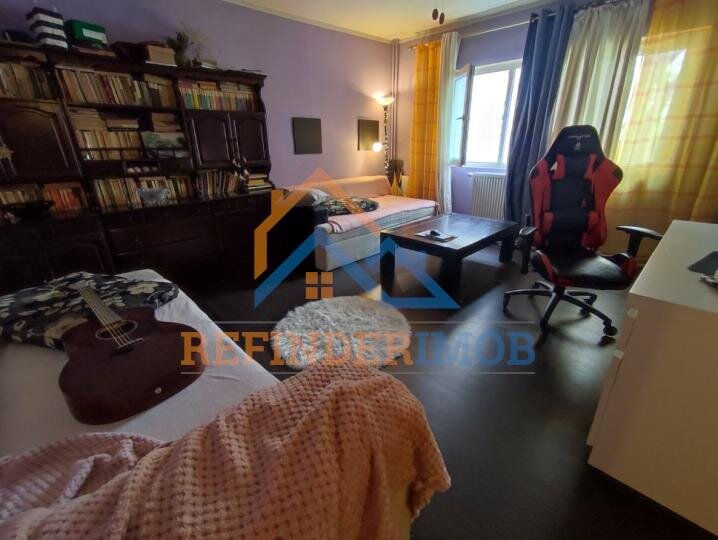 Rahova, Buzoieni, vanzare apartament 3 camere.