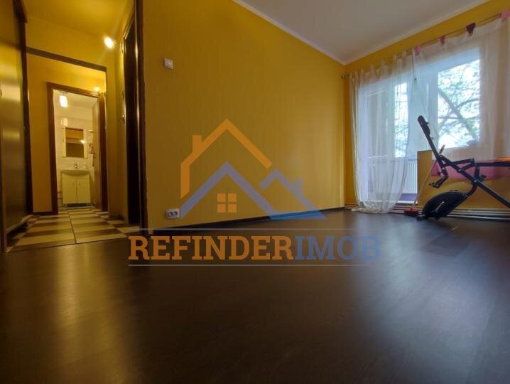 Rahova, Buzoieni, vanzare apartament 3 camere.