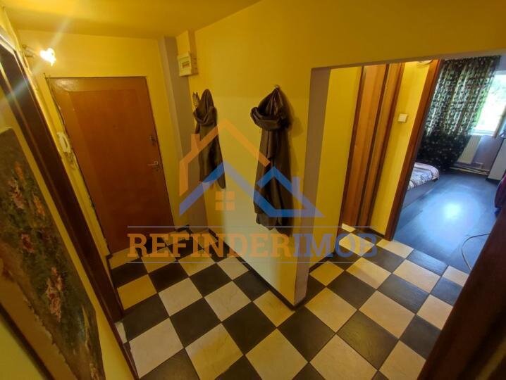 Rahova, Buzoieni, vanzare apartament 3 camere.