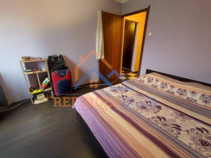Rahova, Buzoieni, vanzare apartament 3 camere.