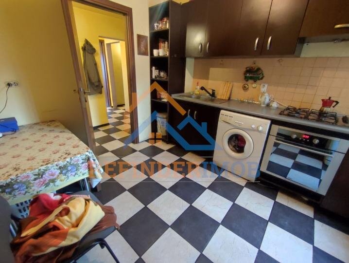 Rahova, Buzoieni, vanzare apartament 3 camere.
